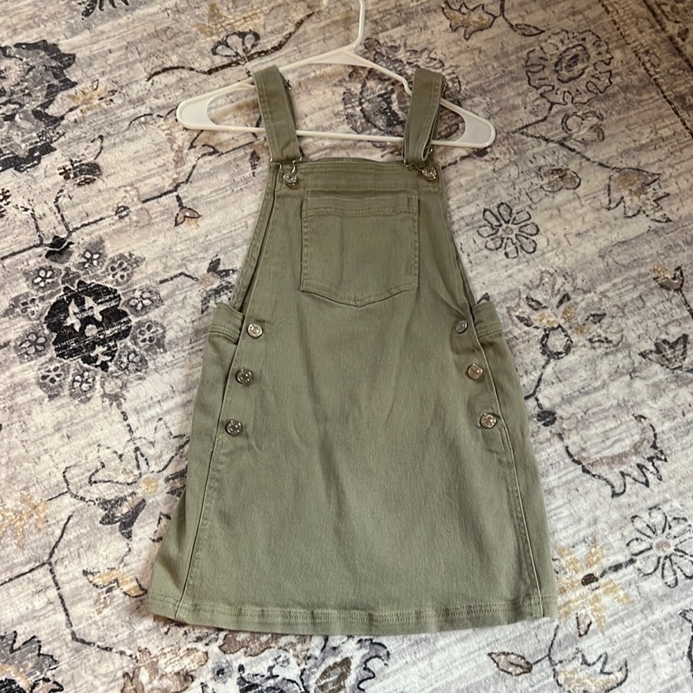 Size small dress from forever 21. Worn only a couple of times! ♾️